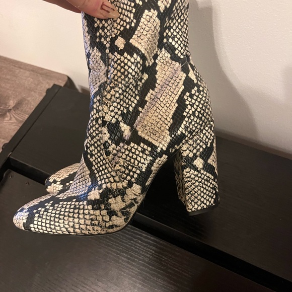 ALDO Size 7 Worn Once Women's Booties - Snakeskin - Picture 5 of 8
